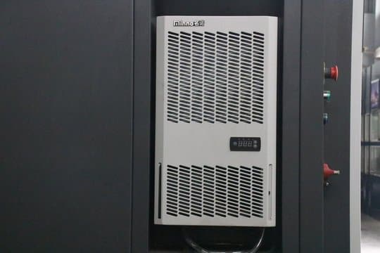 Foto do sistema de ar da máquina série NS-CE