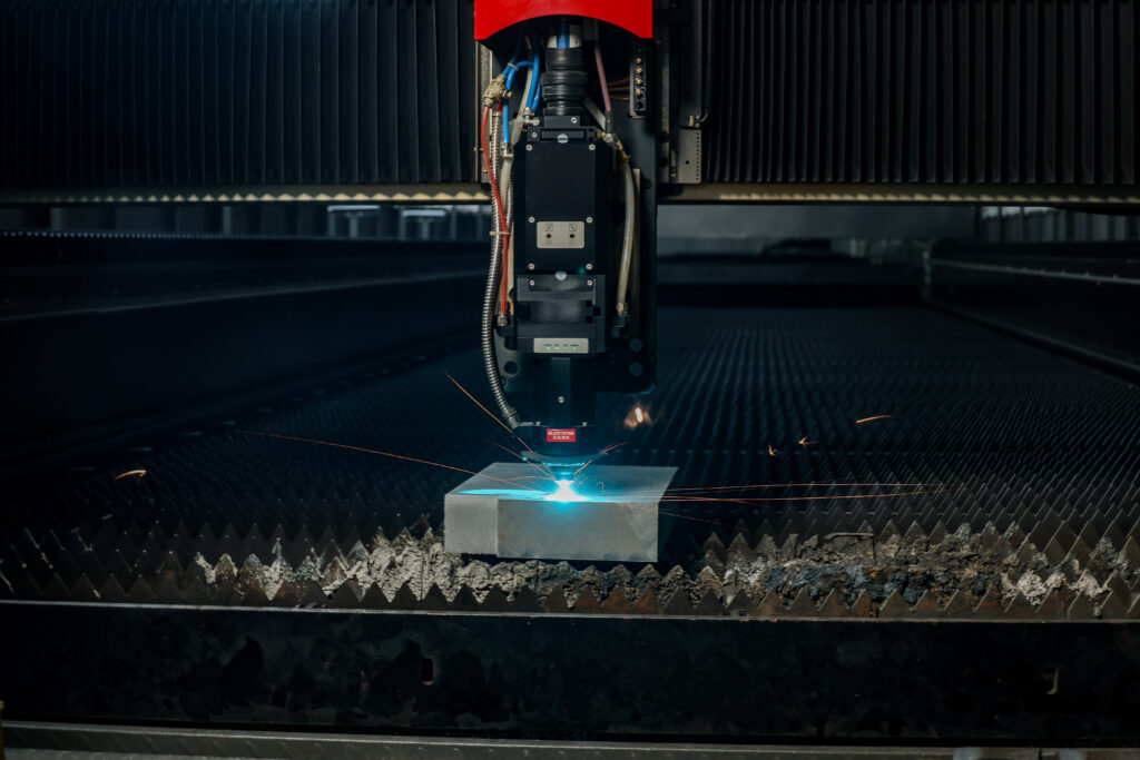 Por que o corte de alumínio com máquinas a laser supera métodos tradicionais